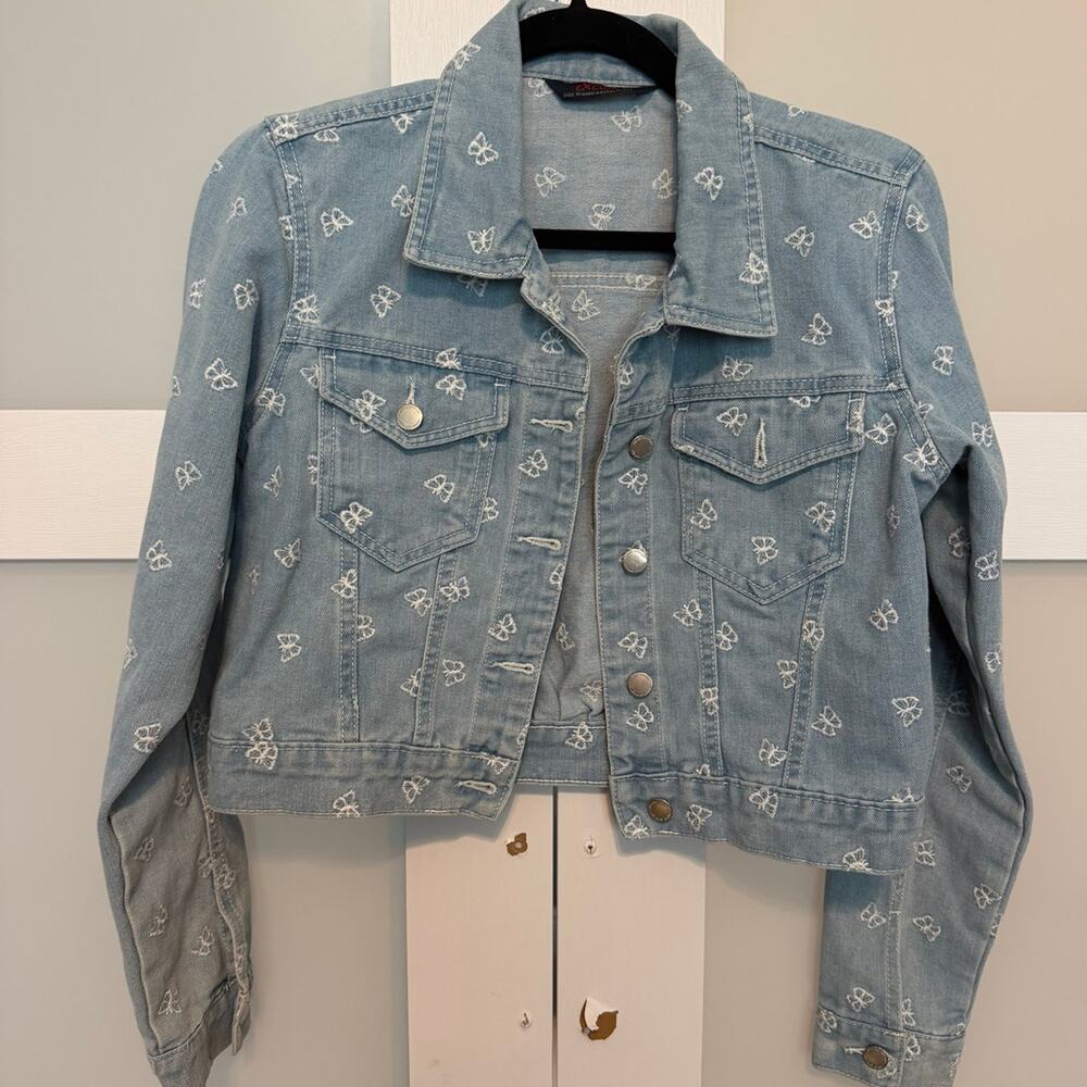 eXcuse Juniors M Blue Denim Jacket White Butterfly Print Cropped Jean Jacket